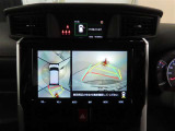 後方の見える安心をお届けするバックガイドモニター付:バックするときのアシストラインもあって楽々バック!車庫入れや縦列駐車をサポートし、苦手な駐車も安心です!今やもう手放せない装備ですネ♪