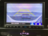 バックでの車庫入れも安心です! リアカメラが付いているバックモニター付のナビを装備しております。操作線もついており距離感も画面から確認できます。