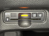 【ETC】有料道路を利用する際に料金所で停止することなく通過できる、ETC車載器(ノンストップ自動料金収受システム機器)が装備されています。セットアップを行うことで利用可能になります。