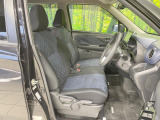 運転席まわりには十分なスペースがあり、大柄な方でもゆったり運転していただける環境です。