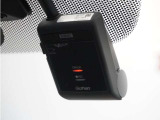 ◆ドライブレコーダー◆映像・音声などを記録する自動車用の装置です。 もしもの事故の際の記録はもちろん、旅行の際の思い出としてドライブの映像を楽しむことができます。