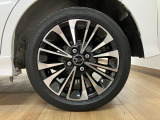 純正15インチアルミホイール装備しています★デザインも人気のアルミホイールですよ★