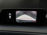 バックモニターが標準装備されておりますので狭い駐車場でもラクラク♪ 視認性もバッチリです。