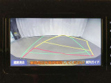【バックモニター】駐車時に後方がリアルタイム映像で確認できます。大型商業施設や立体駐車場での駐車時や、夜間のバック時に大活躍!運転スキルに関わらず、今や必須となった装備のひとつです!