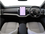 ドライバー・ディスプレイとセンターディスプレイを、12.3インチのタブレットに集約しました。運転操作に必要な情報とよく使う機能のコントロールボタンを、同一画面内にわかりやすく表示させることができます。