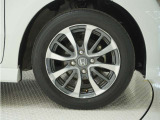 ◆アルミホイール装着車です!これで足元まわりもおしゃれにきまります!