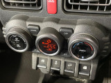 【オートエアコン】一度お好みの温度に設定すれば、車内の温度を検知し風量や温度を自動で調整。暑い&hellip;寒い&hellip;と何度もスイッチ操作をする必要はありません。快適な車内空間には必須の機能ですね♪