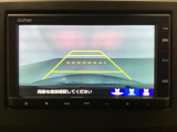 バックでの車庫入れも安心です! リアカメラが付いているバックモニター付のナビを装備しております。操作線もついており距離感も画面から確認できます。