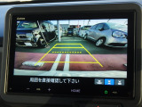 ★バックモニター搭載★ バック時目視しにくいクルマの周囲をカメラで映し出し、安全・安心駐車をサポート♪バックの苦手な方も後ろがハッキリ見えるので安心です☆