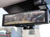 車両後方を映し出します・スマートルームミラー装備です。