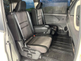 後部座席も気になるようなキズ・汚れやへたり等、大きなダメージはなく、良好な状態です。