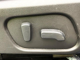 【パワーシート】スイッチ一つで簡単にシートの微調整が可能!電動だから力もいりません!快適なシートポジションにセットして、快適なドライブをお楽しみください。