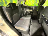後部座席も気になるようなキズ・汚れやへたり等、大きなダメージはなく、良好な状態です。