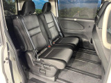 後部座席も気になるようなキズ・汚れやへたり等、大きなダメージはなく、良好な状態です。