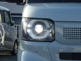 ★LEDヘッドライト搭載★ 白っぽく光る明るく省電力なLEDライト!先進的な白い輝きでフロントフェースを引き締めます☆