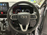 ステアリングから手を離さず、運転に集中したままオーディオ等の操作ができます。