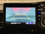 バックでの車庫入れも安心です! リアカメラが付いているバックモニター付のナビを装備しております。操作線もついており距離感も画面から確認できます。