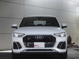 一目でAudiとわかる特徴的なシングルフレームグリル。フロントマスクからAudiのスマートで上品なブランドを連想させてくれます。女性にも大変ご好評いただいております。