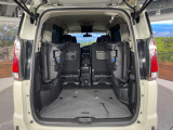 後席を格納すると、これだけの広さが!シーンに合わせたシートアレンジで、大きな荷物も積むことが出来ます♪