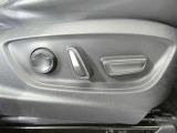 運転席パワーシート搭載。微妙な調整が手軽にでき、ピッタリのポジションで運転することが可能です。