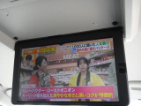 ★純正後席ワイドモニター★DVD鑑賞、テレビも楽しめます!リモコン操作も出来ます!ロングドライブも退屈しませんね!車内はまるでシアタールーム!