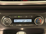 AUTOエアコンを装備しています♪室内の温度を設定するとセンサーが室温を感知して、温度、風量を自動的にコントロ-ルして快適な空間を作ってくれます!