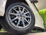 【15インチアルミホイール】外観にマッチしたアルミホイールを装着しております。各種アルミホイールや、スタッドレスタイヤも取扱いしております。是非ご相談ください♪
