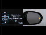 隣車線を走る車両をレーダーで検知し、ドアミラーでは確認しにくい後側方エリアに存在する車両に加え、急接近してくる車両も検知します。車両を検知するとドアミラーに搭載されたLEDインジケーターが点灯します。