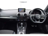 Audiのインテリアはエクステリア同様、優れたデザイン性とクオリティ、そして機能性を兼ね備えております。