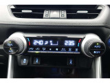 ★運転席と助手席でそれぞれお好みに合わせて温度設定が行えるフルオートエアコンです。外気温や室温、日射量を感知し、吹き出し温度、風量を緻密に制御します