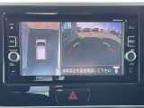 アラウンドビューモニター搭載。上から見下ろしたように液晶に映るのでスムーズな駐車をサポートします。