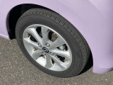 ◆アルミホイール◆純正のアルミホイールが標準装備で付いています!ホイルだけで見た目がとてもスタイリッシュです★