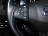 ステアリングスイッチ付き。前方から目を離すことなく操作することが可能です。