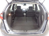 セカンドシートを倒すとさらに広々のラゲッジスペース