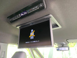 【フリップダウンモニター】大画面モニターで後席でもエンタメをお楽しみいただけます。小さなお子様にも大人気の装備です♪