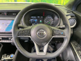 【純正革巻きステアリング】上質な革を使用することで、手にしっかり馴染みとても運転しやすいハンドルです♪