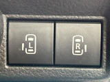 【両側パワースライドドア】スマートキーや運転席のスイッチで後席両側スライドドアの開閉が可能♪電動だから力を入れてドアを開ける必要が無く、小さなお子様でも簡単に開け閉めでき快適です♪