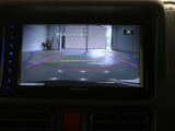 バックカメラが付いているので後方確認が非常にしやすいです。今や運転初心者も熟練者も必須装備!ついていて損はないですね♪