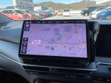 ナビゲーション。大型モニターを採用。画面が大きいので、タッチ操作もスムースで快適です。