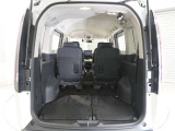 【ラゲッジスペース】サードシートを床下に格納すればフラットなラゲッジスペースに。シートアレンジも広がります。