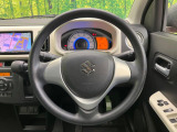 インテリアに合わせたデザインのステアリングは、運転される方のことも考え、運転しやすい形状、大きさです。是非一度、実際に触ってお確かめください。