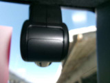 ドライブレコーダーの写真です。事故などの際、車両前方の映像を記録します