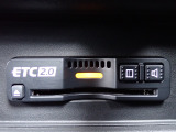 ■【ETC車載器】が装備されています。セットアップをしてお渡しとなり、ETCカードを差し込むだけで高速道路の利用が可能です。