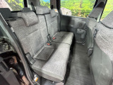 後部座席も気になるようなキズ・汚れやへたり等、大きなダメージはなく、良好な状態です。