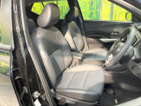 運転席シート廻りは使用感も少なく、良好な状態となっています。前オーナー様が丁寧に使っていたことがよくわかりますね。