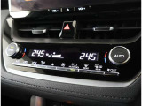 左右独立温度コントロールフルオートエアコンです。運転席、助手席それぞれで独立して温度設定ができます。冷え性の方が乗っても安心ですね♪