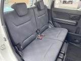 後部座席も気になるようなキズ・汚れやへたり等、大きなダメージはなく、良好な状態です。
