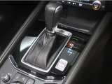 【シフトレバー】マニュアルモード付6速AT。低回転から高回転域までしっかりとしたシフトチェンジをアシストします。