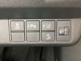 ハンドルの右側にはヘッドライトレベライザーとHondaセンシング用のメインスイッチがついています。ヘッドライトレベライザーは道路状況や積荷の加重に応じてライトの高さを調節できます。