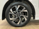 純正14インチアルミホイールを装備しています★デザインも人気のアルミホイールです★